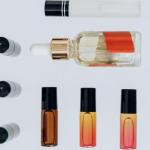 Gładka skóra w rytmie fal: olejki, które wzmacniają efekty terapii falą akustyczną