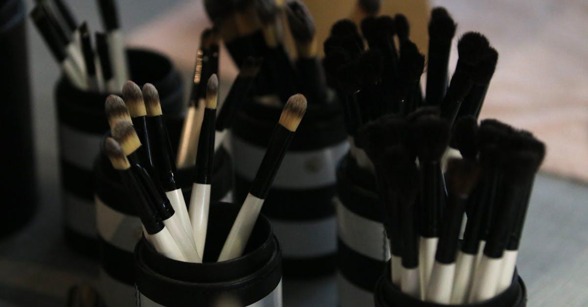 Wodne sera pod kontrolą: silikonowe pędzelki, które zmieniają pielęgnację