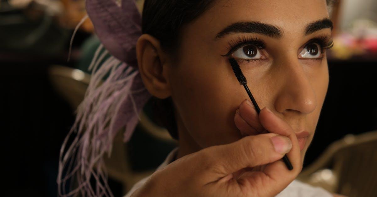 Efekt WOW warstwa po warstwie: tusz do rzęs, który buduje objętość bez grudek