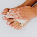 Aksamitnie gładkie ciało z mlecznym peelingiem z otrębów ryżowych – domowy rytuał, który pokochasz