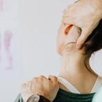 Mniej bólu, więcej życia: jak poradzić sobie z przewlekłym bólem mięśniowo-powięziowym