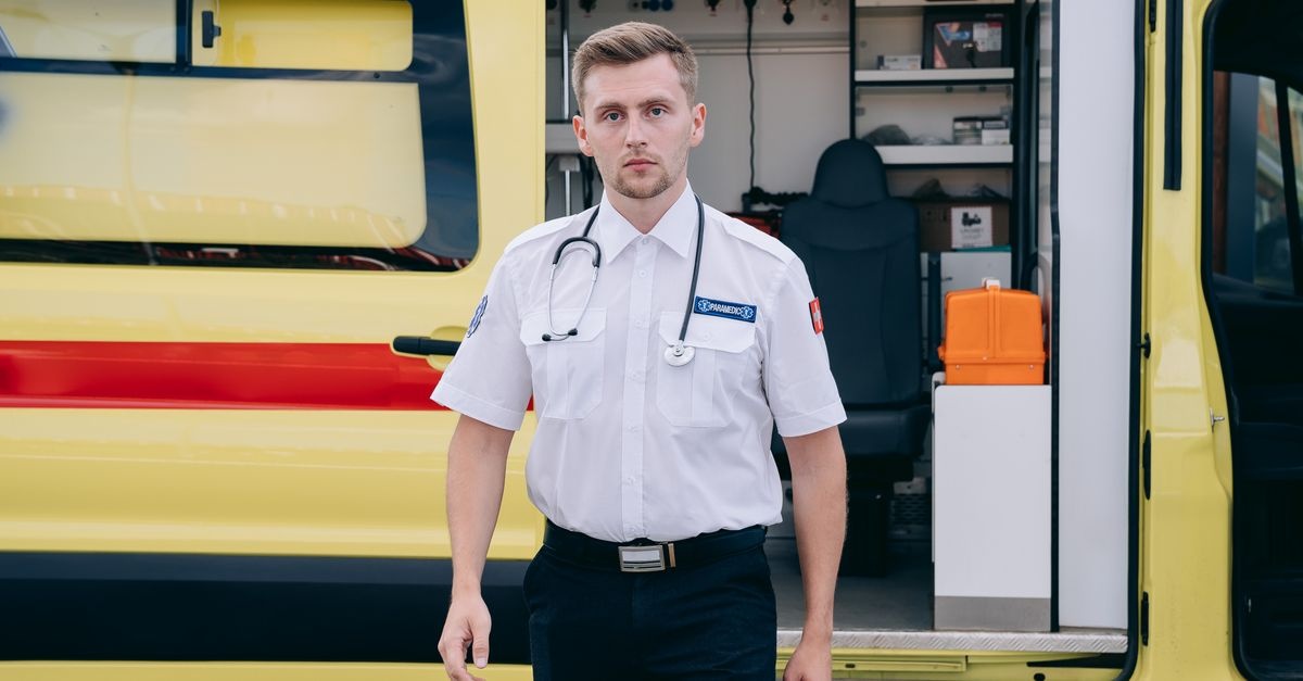 Ratuj wzrok: pierwsza pomoc po urazie nerwu wzrokowego — co liczy się w pierwszych minutach